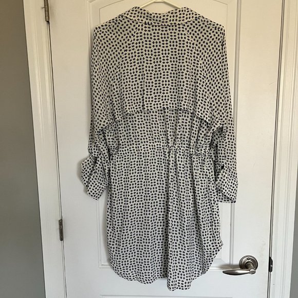 Drapey off-white shirt-dress with black & blue pattern - Picture 2 of 5